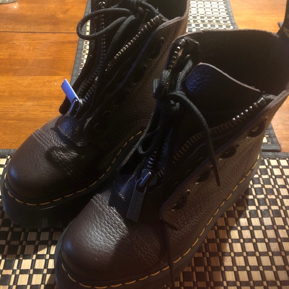 Dr martin - Picture 1 of 4